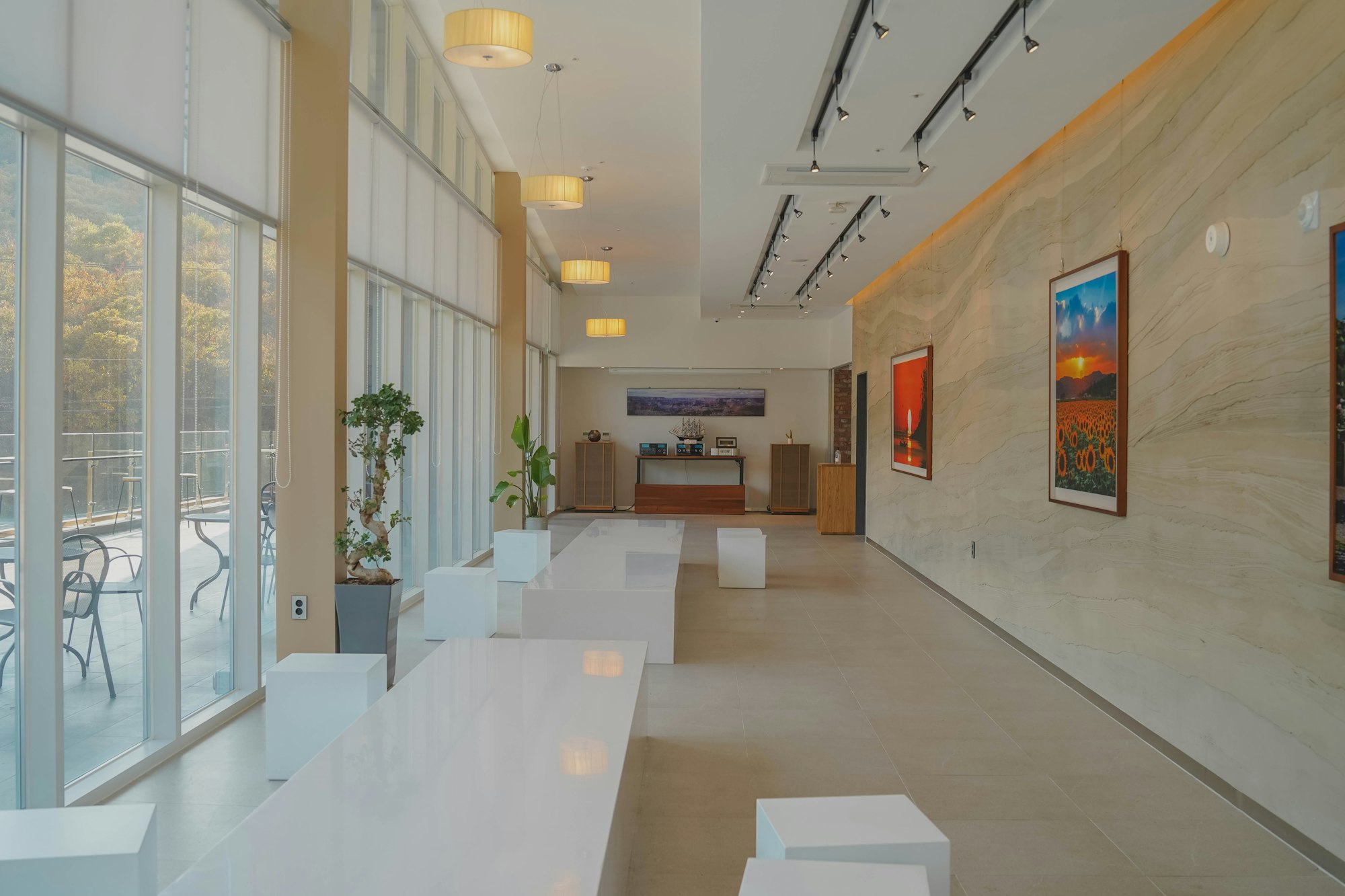 Hall moderne et lumineux